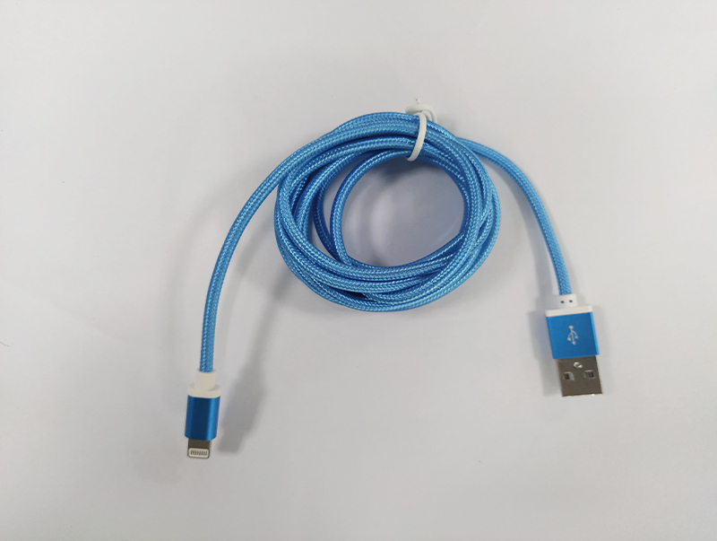 尼龍編織2A快充蘋果數(shù)據(jù)線，深圳數(shù)據(jù)線廠家