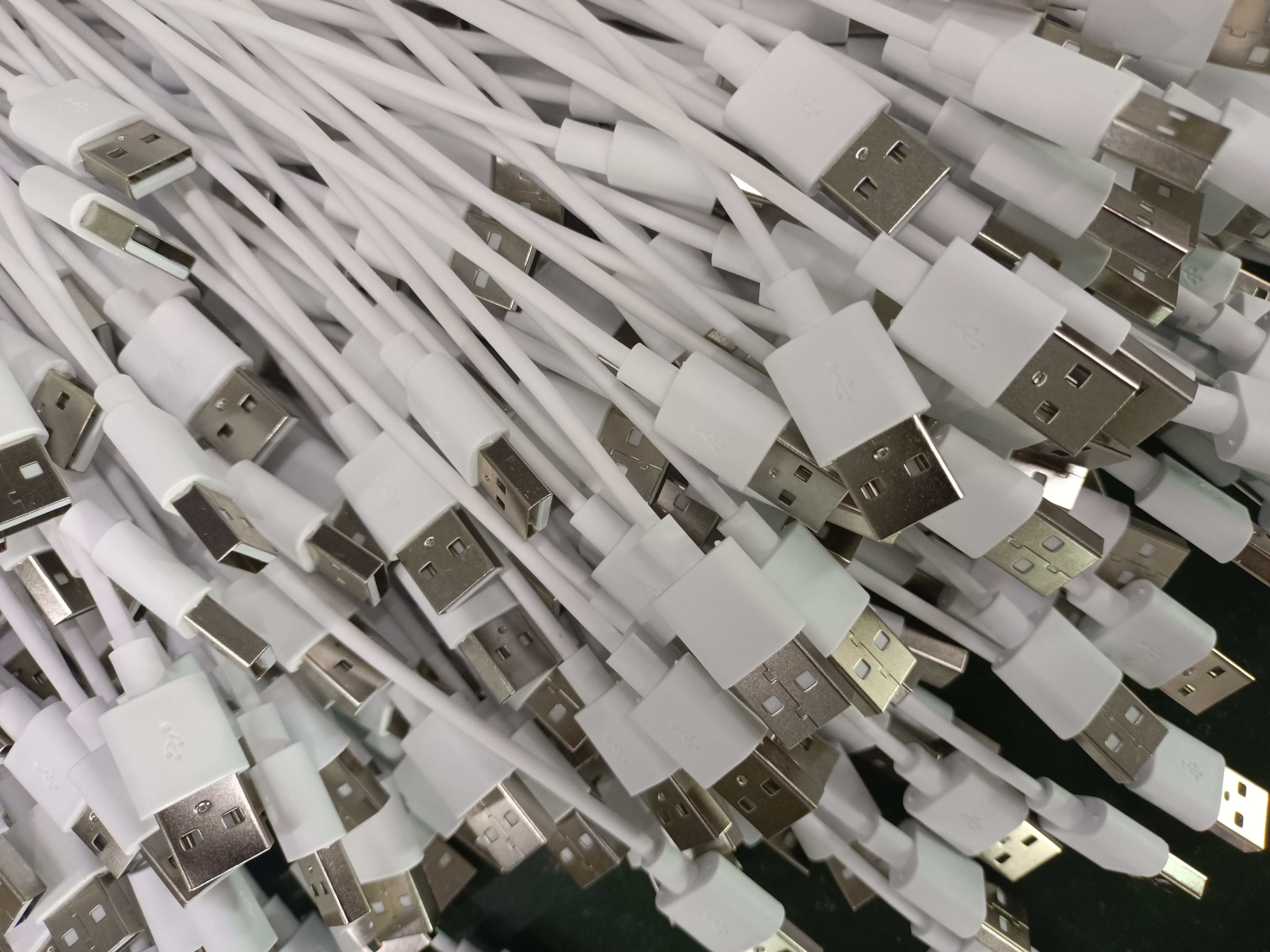 對于USB數(shù)據(jù)線應該如何選擇？聯(lián)鑫德誠定制生產USB數(shù)據(jù)線