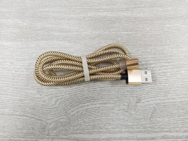 三合一磁吸數(shù)據(jù)線，聯(lián)鑫德誠(chéng)數(shù)據(jù)線定制廠家